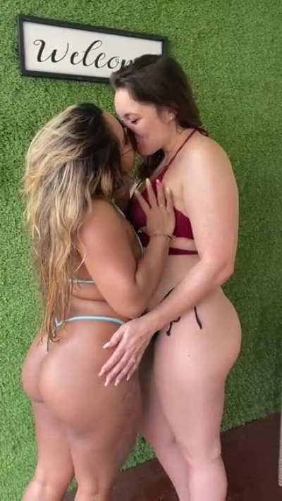 r/HotwifeSwingers is the best new subreddit to see the sexiest hotwives in action 😍 check this post and join the sub 🥰