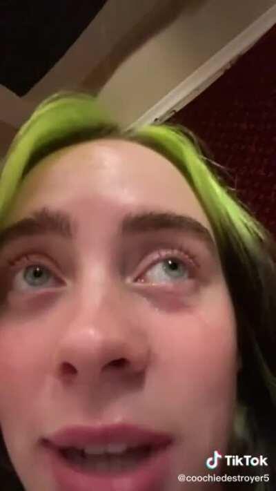 Billie fitting an entire ukulele head in her mouth 😂 I’m excited to see what she comes up with on TikTok