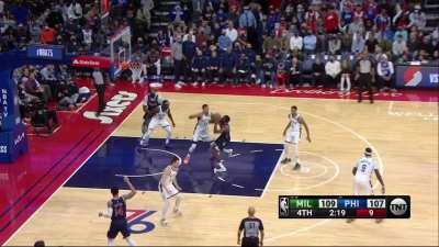 [Highlight] Drummond gets outrebounded by 6'4