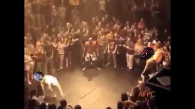 Casual gamers first time against Fury be like: