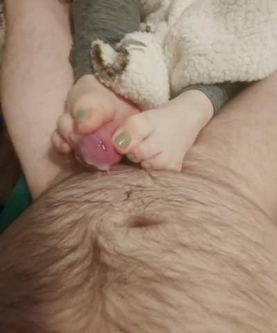 I love as she work with her little toes