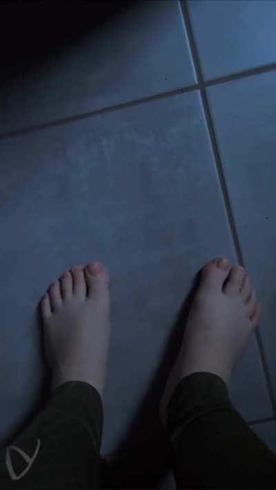 Emma @15e.s06 flashing her feet a LOT during her Tiktok live from a few days ago (no sound)!