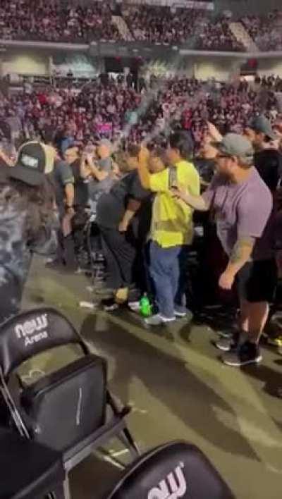 Tay Melo ots carried by Ruby - view from the crowd