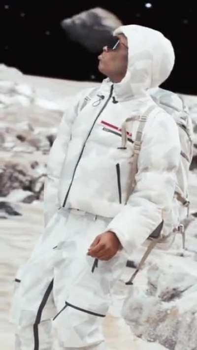 Uzi on the moon Live Wallpaper 🌔👨🏿‍🚀