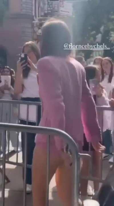 Millie with another amazing outfit!! 😭😍💜