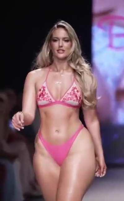 Marissa (@thiccfitwithriss)