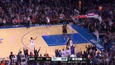 [Highlight] MSG goes nuts as Mitchell misses yet again and Hart takes it all the way to the rim for a 9-pt lead