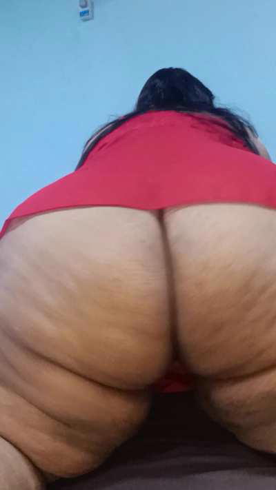 Only if you are quick can you smell when my buttocks open in the middle of the applause. Shall we try it?