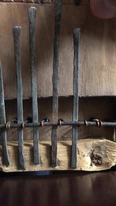 I found a vibeboard on the street and tuned it to play the rust loading music 😃