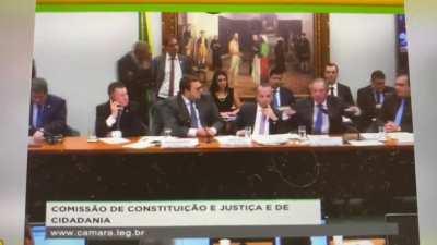 Olha só quem vai apertar o 13 no dia 30/10