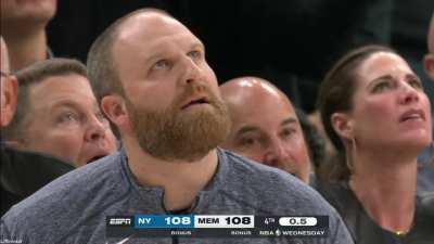 [Highlight] Jalen Brunson takes a clutch charge leaving 0.5 seconds left to send the game into overtime