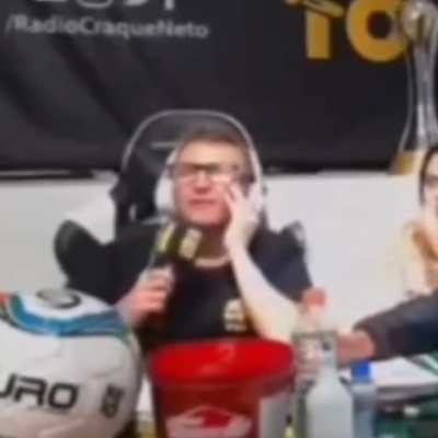 O Neto reagindo as mudanças na equipe no meio do jogo do Corinthians contra o Huracán