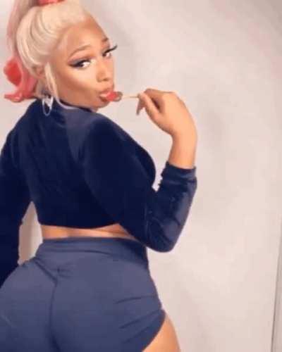 I wanna rub dicks with someone in her phat ass, anal DP