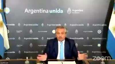 Alberto Fernández explicando la reforma agraria a los gritos
