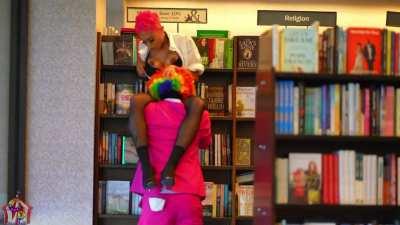 🤡🎪NEW🎪🤡Barn3s & N0bles sells more than books 🤫📚💦 full vid in comments ‼️