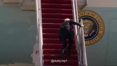 He look like Bobby 😳