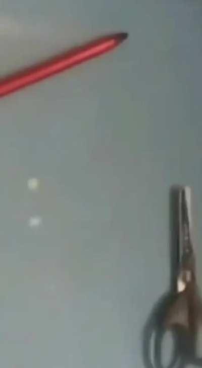 Ate a cola quente ela colou com cola quente