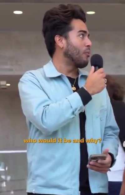 Robert Franzese personifies the character Peter Griffin from the hit TV show Family Guy, donning his clothes, and impersonating his voice.