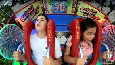 El carajito se reinicio mas que un pentium 2 queriendo correr windows 7