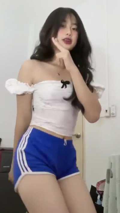 Pretty thai girl 🥰