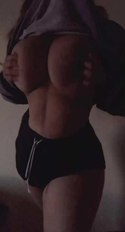 [OC] a rare video of my body, I’m nervous 😖