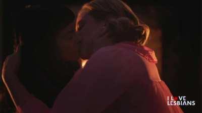 Camila Mendes & Lili Reinhart - 