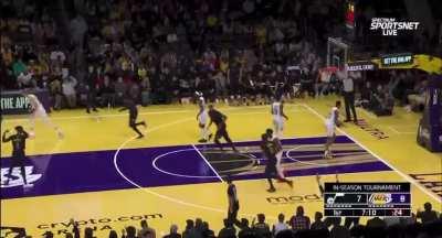 [Highlight] LeBron scores his 39,000th point in the NBA