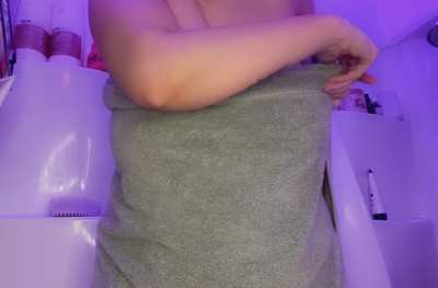 Fresh out the shower & ready to be sucked