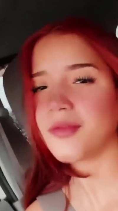 Caomi fazendo carinha de T