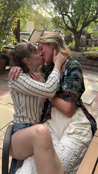 Thankful for this gif that led me to discover the beautiful Addison!