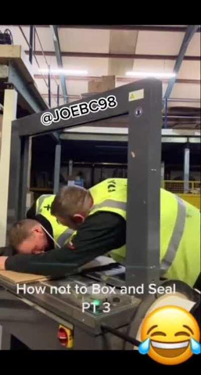 Adjusting boxes in the packaging machine