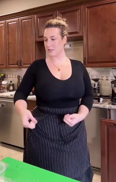 Danielle Coombs (@chefallday)