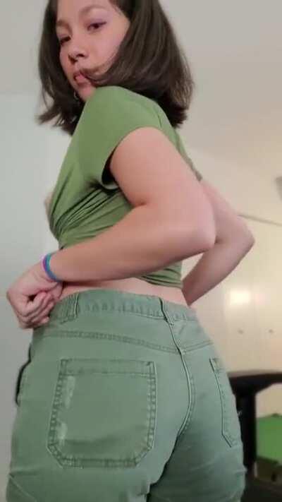 happy sunday! here's my butt 😁