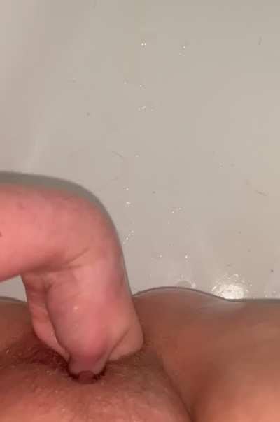 Obsessed with fisting and peeing at the same time 🥵🤤
