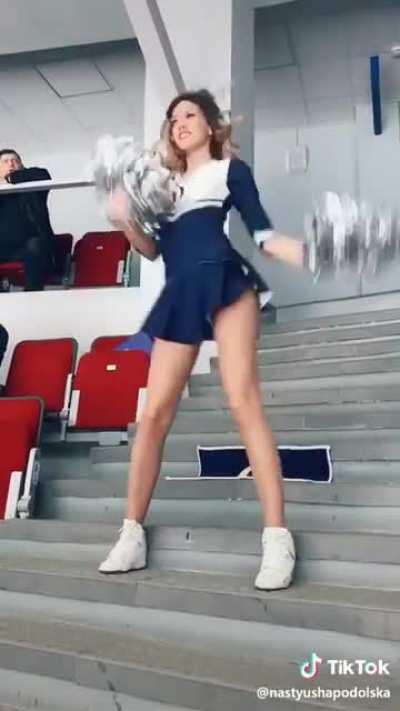 Lan oğlum bu neymiş bee. Gece gece sizinle de paylaşmak istedim bu üst düzey videoyu. Bağımlılık yaptı amk. Nsfw koymaya gerek olmadığını düşünüyorum dans eden ponpon kız sonuçta. Harika aq