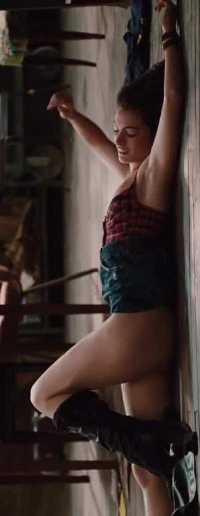 Anne Hathaway's thighs