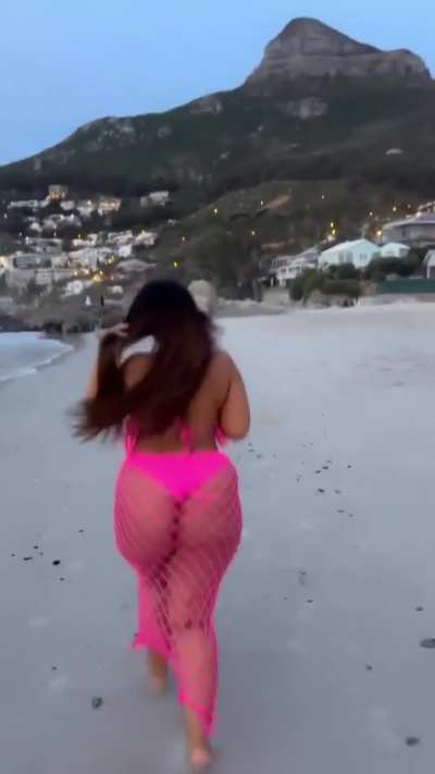 👙Lluvia at the beach pt.2 🍑 🌊