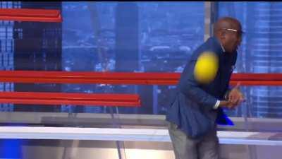 [Highlight] One of Ben Simmons’ free throws hits Kenny