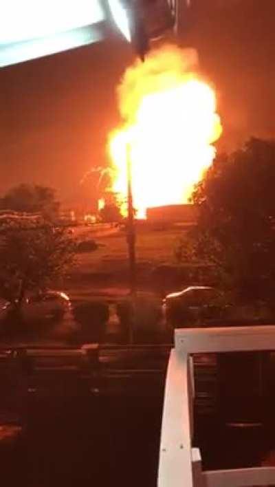 Explosão em posto de gasolina há poucos minutos em Rio Claro/SP