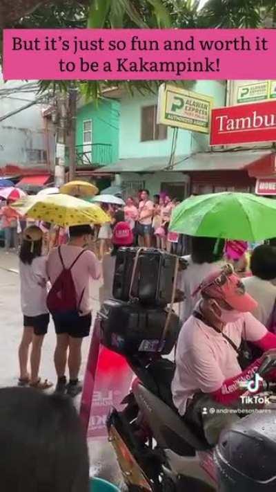 Bakit naiiyak ako sa part na pinapasok sila kasi umuulan. Hays. Ilaban talaga natin to. 🌸