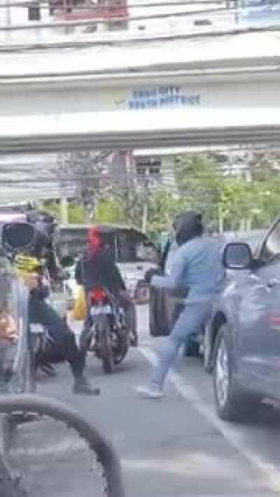 Street fight. Murag sa intersection ni dapit sa IT park