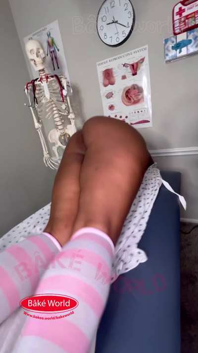 I caught a patient sneakin n Dr bake world bein naughty