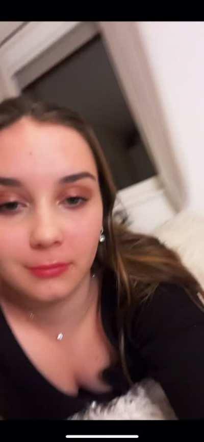 If even 4 guys see my 18 y/o ass, I’ll celebrate and fuck myself 💕