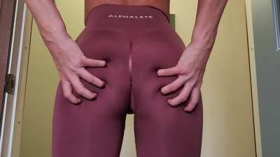 Cum give it a squeeze 🥵