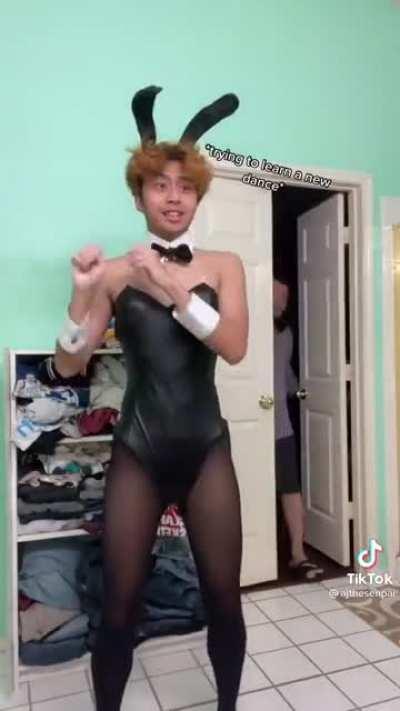 Router still shaking from that e-sex i just had