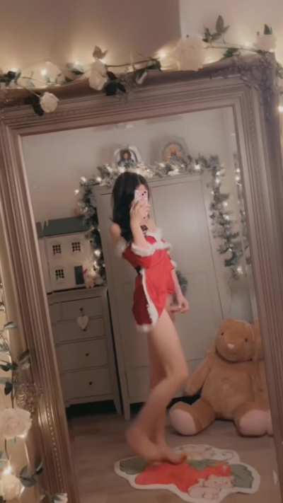 my roommate seemed to like his christmas present this year😰