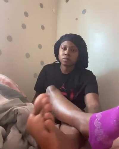 Gotta love ebony👣