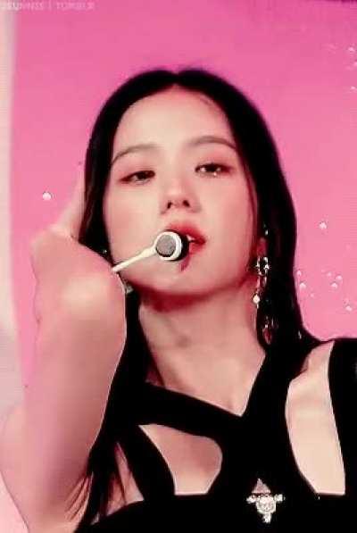 Sexiest face 😍🤤 Jisoo deserves a lot of cum on her face 💦💦