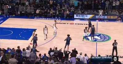 [Highlight] Anthony Edwards throws it off the backboard to himself and throws it down