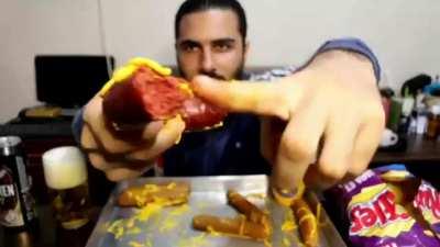 yemek.eskiyasi.kangal.sucuk.yiyo(hardalli).avi